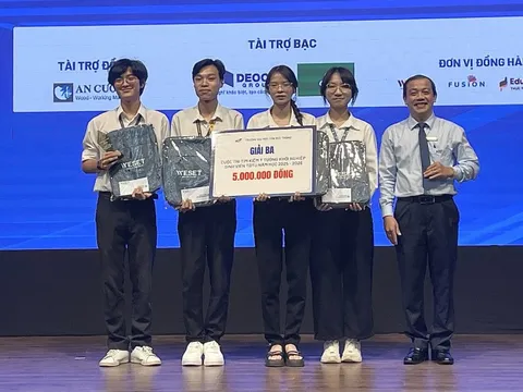 Sinh viên sáng chế lõi lọc bụi mịn từ nhựa tái sinh