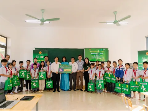 Nestlé đồng hành phát triển giáo dục với phòng máy tính tặng trường học